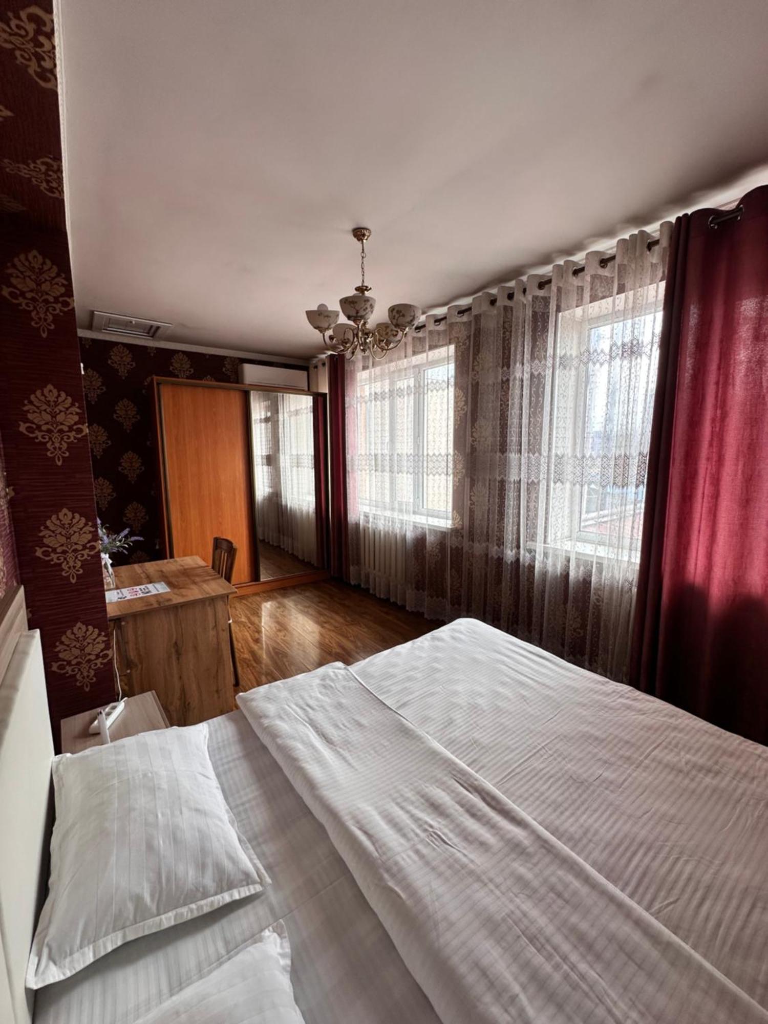 Hostel 4U Bişkek Dış mekan fotoğraf